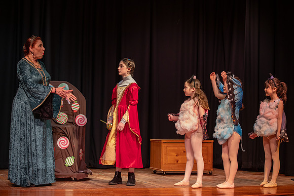 4P8A4656photoDanielCojanu_UnderCurrentProductions_hi_res