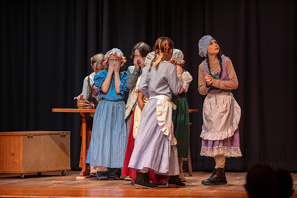4P8A4719photoDanielCojanu_UnderCurrentProductions_hi_res