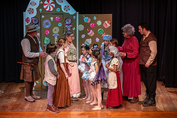 4P8A4781photoDanielCojanu_UnderCurrentProductions_hi_res