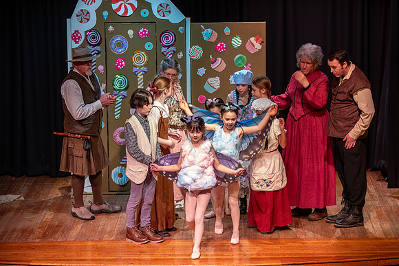 4P8A4782photoDanielCojanu_UnderCurrentProductions_hi_res