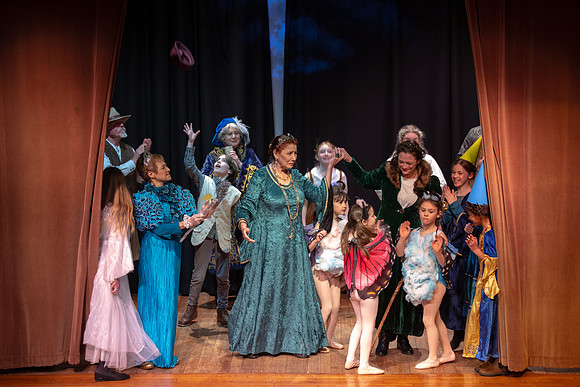 4P8A4841photoDanielCojanu_UnderCurrentProductions_hi_res