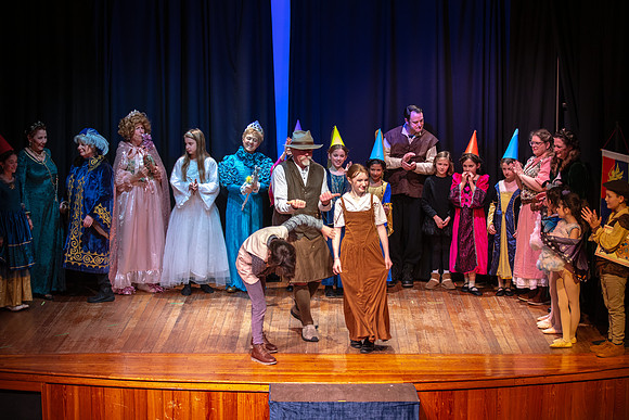 4P8A4883photoDanielCojanu_UnderCurrentProductions_hi_res
